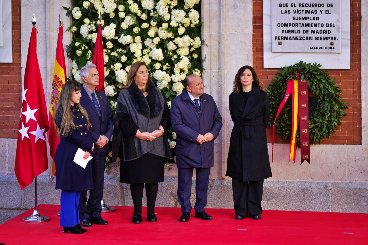 Homenaje y memoria a las víctimas del 11M en la Puerta del Sol de Madrid, año 2024
