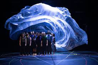 Imagen de SALIDA ARRIBA: después de la tormenta, de la coreógrafa belga Anne Teresa DeKeersmaeker