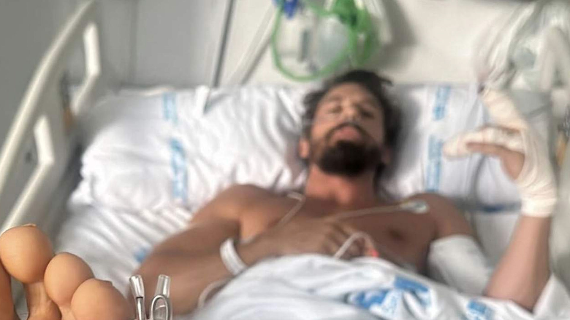 Adrián Lastra, en una imagen de la cama del hospital donde descansa | Imagen: Adrián Lastra en Instagram