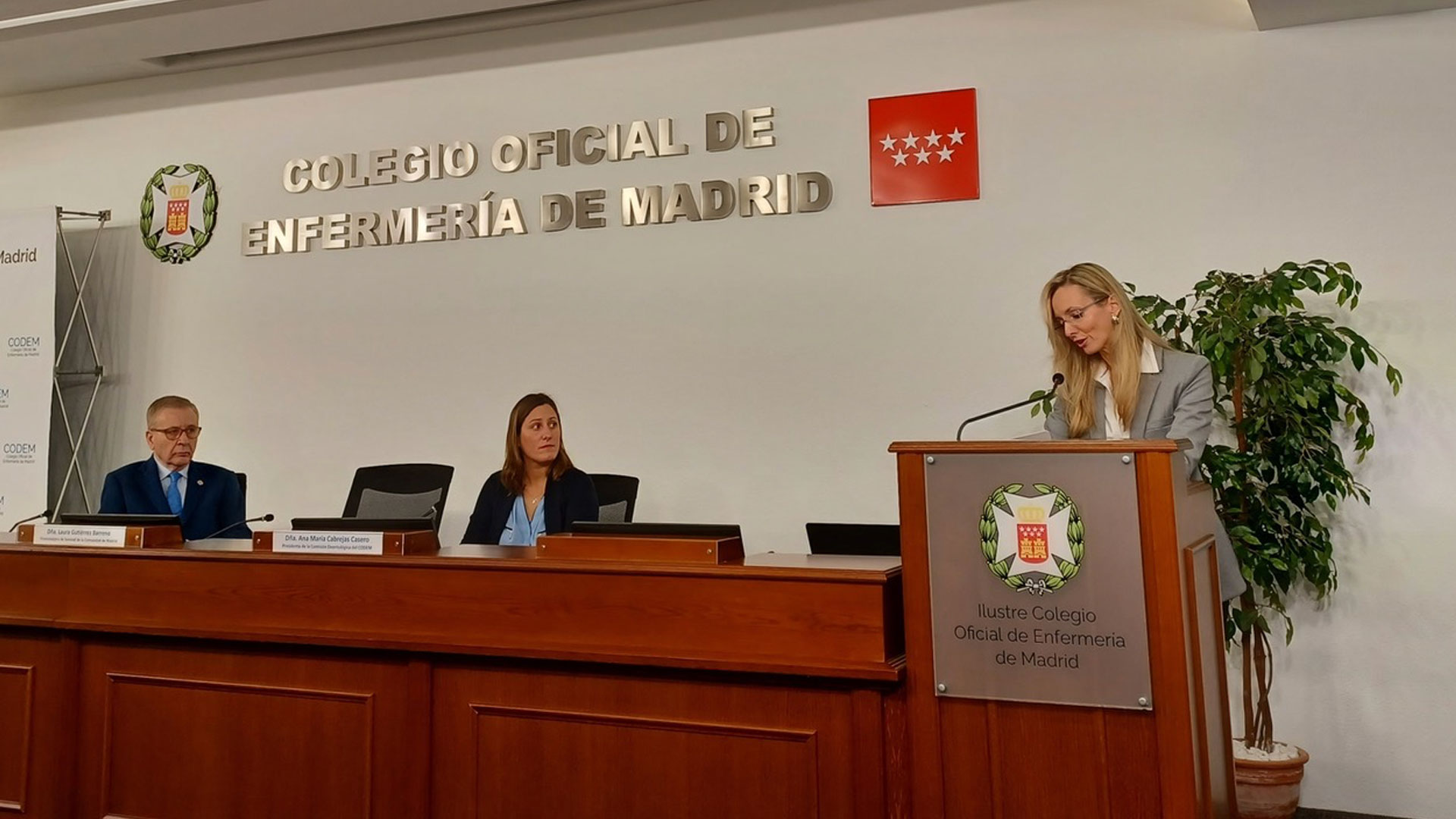 La viceministra de Sanidad, Laura Gutiérrez, visitó hoy la Escuela Oficial de Enfermería de Madrid | cámara